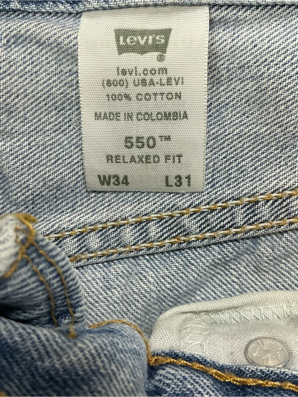 Vintage Levi’s 550 relaxed fit medium/light wash straight leg jeans 33 x 30